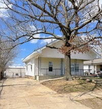 Building Photo - Beautifully Renovated 3 Bed, 1 Bath House