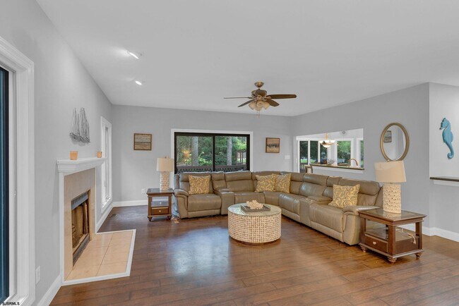 Building Photo - 209 Shady Knoll Ln