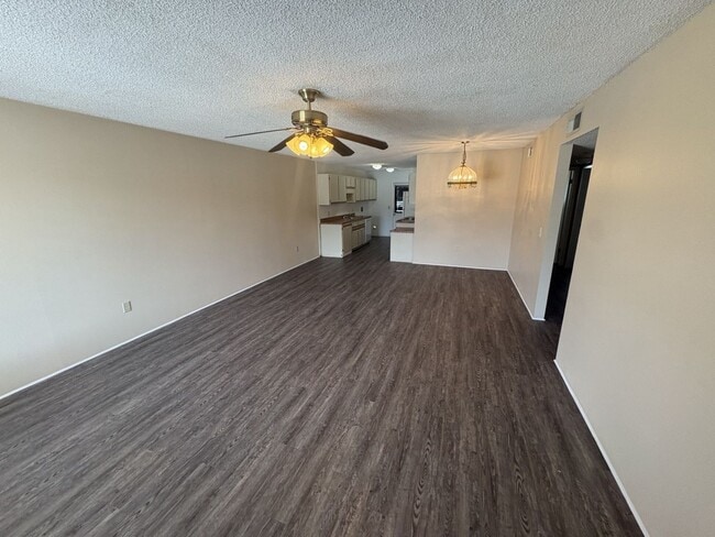 Building Photo - 710 W Rosewood Ln