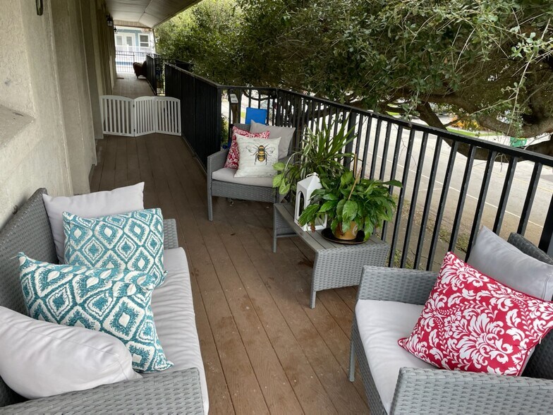 Balcony - 501 2nd St S