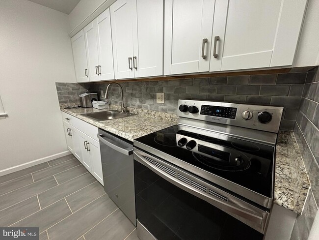 Building Photo - 3329 Military Dr