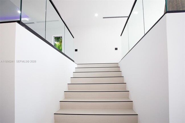 Building Photo - 420 SW 15th Rd