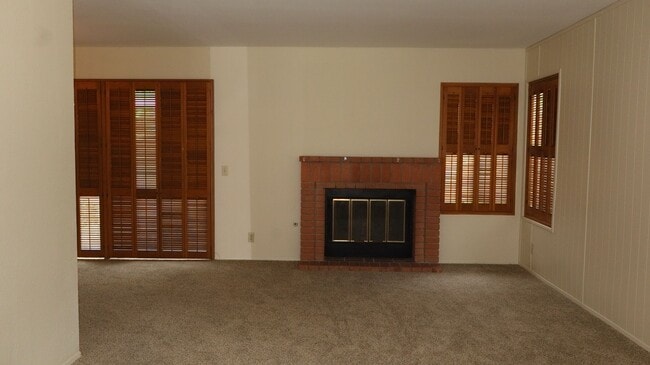 Building Photo - 3 bedrooms townhome in Chula Vista CA - Terranova Area