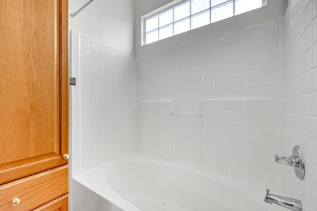 Building Photo - $2,100.00 - 3 Beds, 2 Baths, Single Family...
