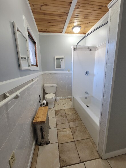 Building Photo - 129 Snow St