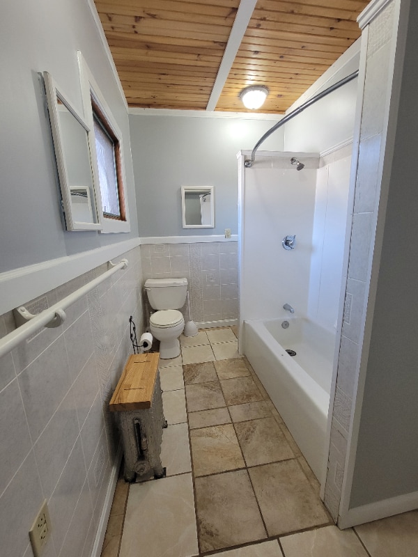 Building Photo - 129 Snow St