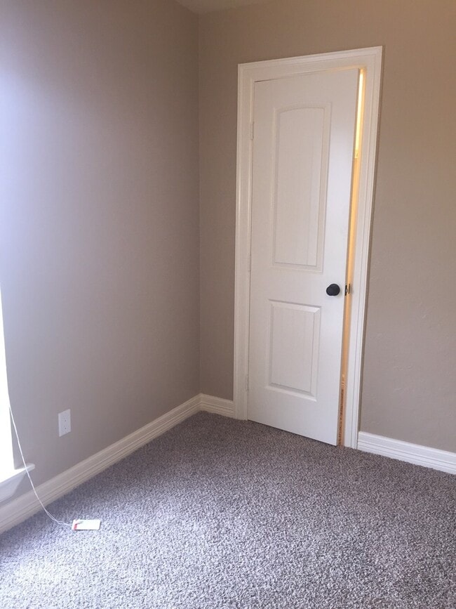 Building Photo - 3/2/2 on 3 ac SHISD REDUCED