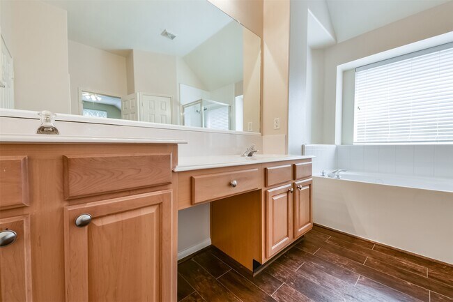 Building Photo - 17515 Fairgrove Park Dr