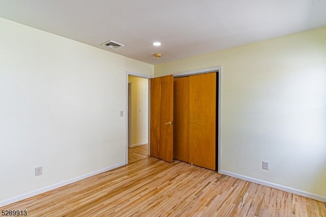 Building Photo - 16 Harris St