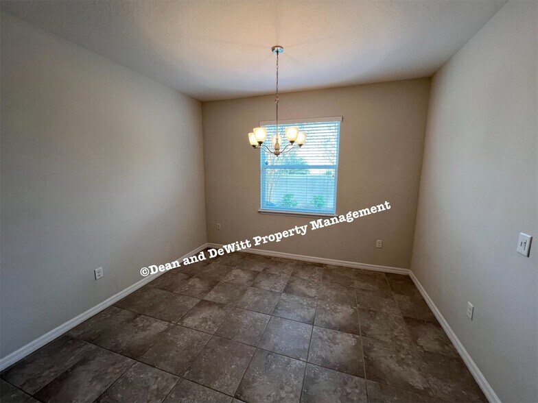 Building Photo - 3 Bed/2.5 Bath