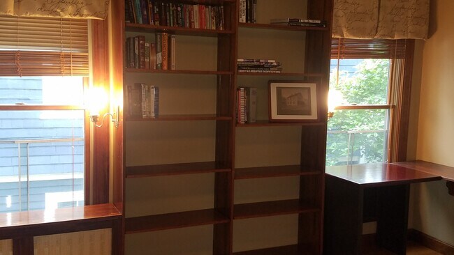 Building Photo - 26 Calvert St