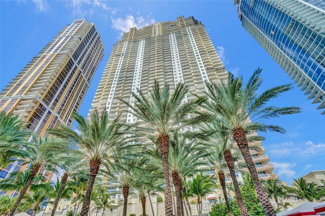 Building Photo - 17875 Collins Ave