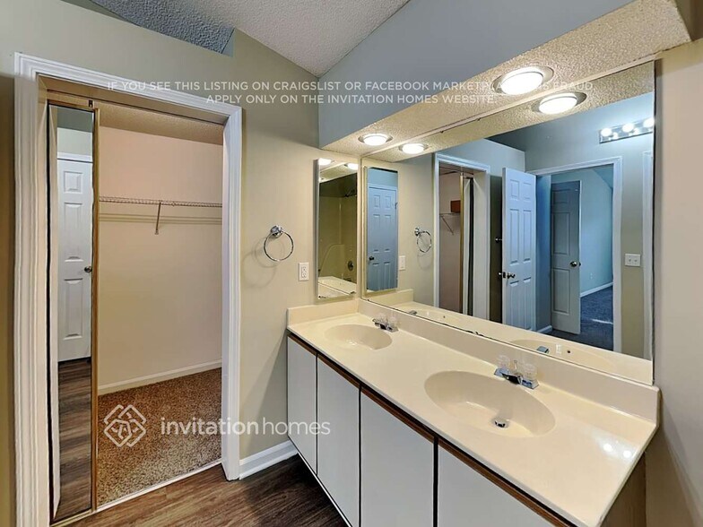 Building Photo - 7501 Batavia Ln