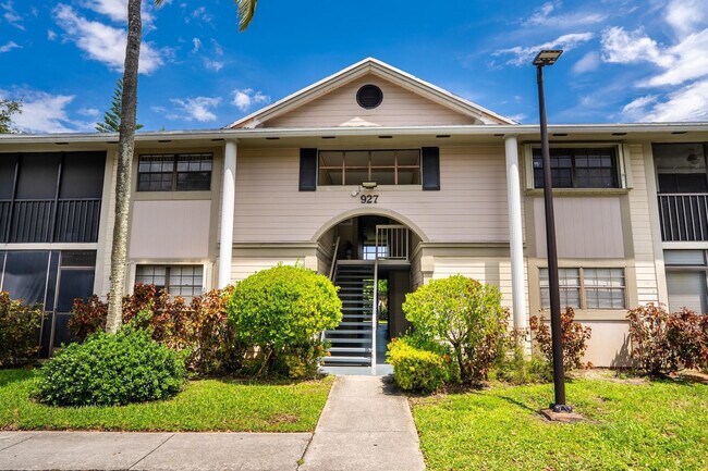 Building Photo - 927 N E St