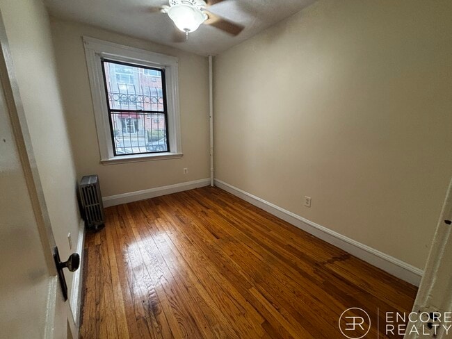 Building Photo - 240 Kelton St