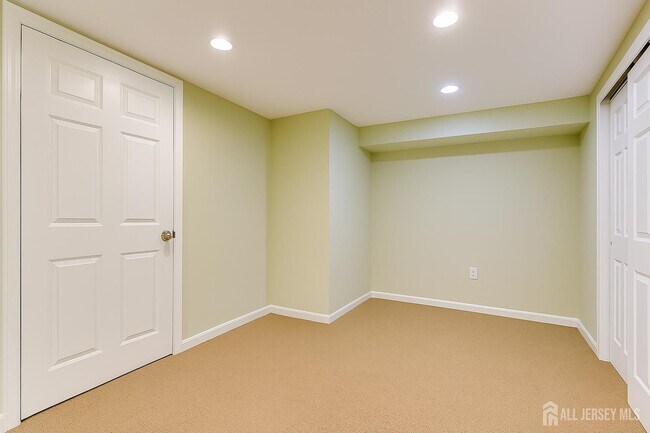 Building Photo - 19 Monterey Dr