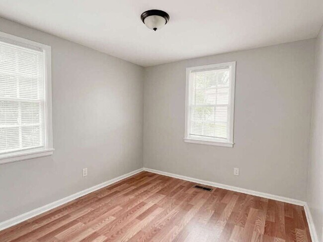 Building Photo - 159 Munson Dr