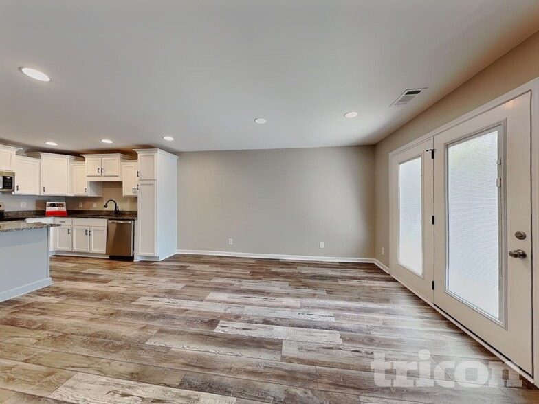 Building Photo - 220 Signature Pl