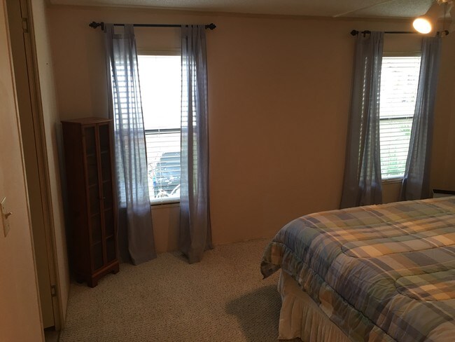 Building Photo - 19418 Saddlebrook Ct