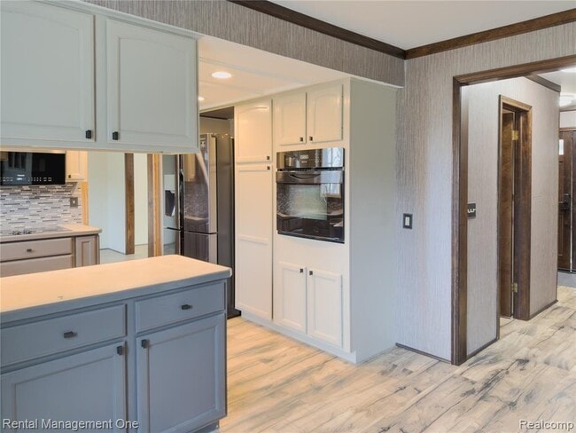 Building Photo - 174 Lange Ave