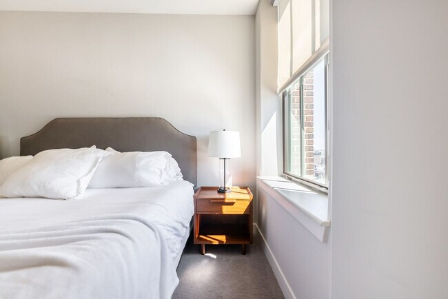 Building Photo - 10 Light St