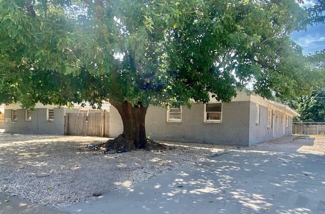 Building Photo - $0 First Month's Rent / $0 Deposit at Move-in