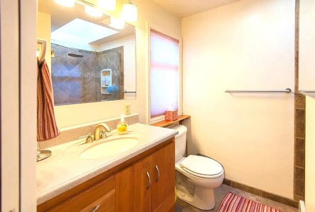 Building Photo - 2 bedroom in Seattle WA 98115