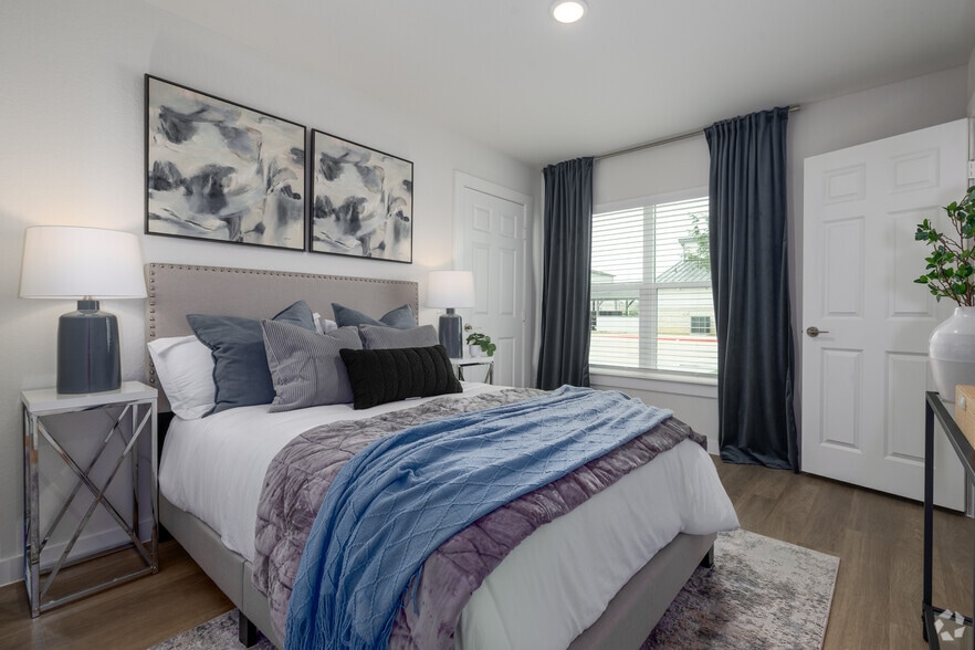 2BR, 2BA - 831SF - Primary Bedroom - Esperanza at Wild Orchid