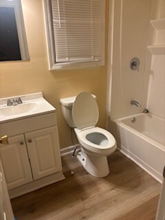 2nd bath - 966 W Grenada Ter