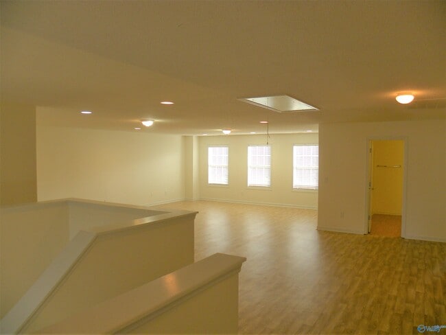 Building Photo - 409 Jasmine Dr