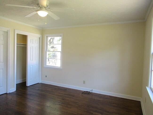 Building Photo - 38 Thelma St