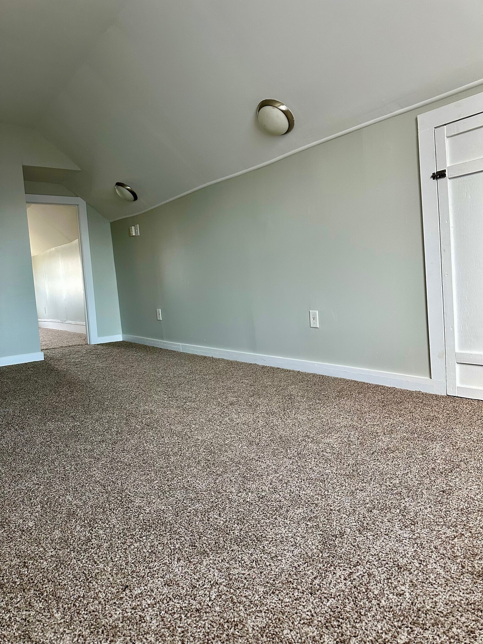 Building Photo - 39 N Spring St