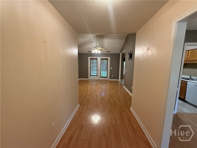 Building Photo - 211 Woodbury Ln