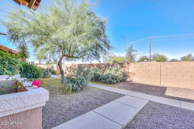 Building Photo - 20402 N 6TH Dr