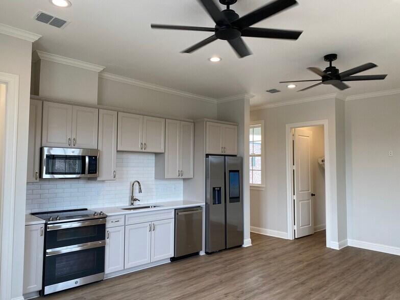 Building Photo - 1946 Chestnut Pk Ln