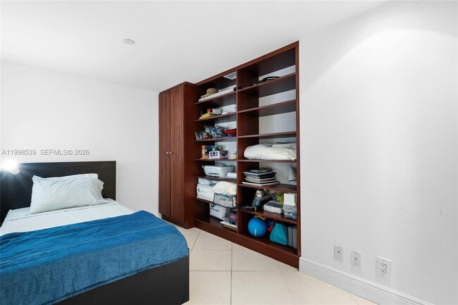 Building Photo - 3598 Yacht Club Dr