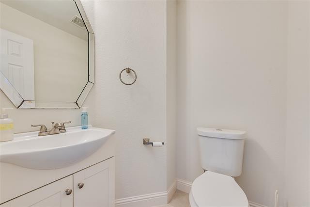 Building Photo - 3768 Menard Dr