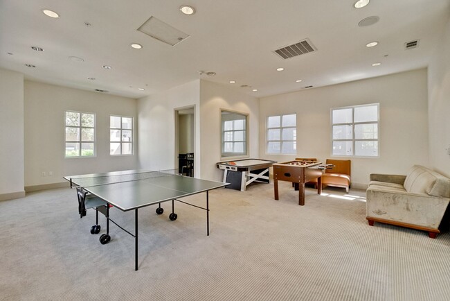 Building Photo - Large Santa Clara 1 Bedroom Condo in Rivermark Area