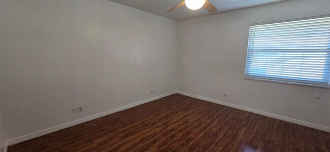 Building Photo - 3341 NW 44th Ct