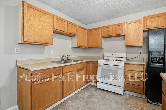 Building Photo - 3639 Richelieu Rd