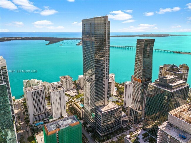 Building Photo - 1425 Brickell Ave