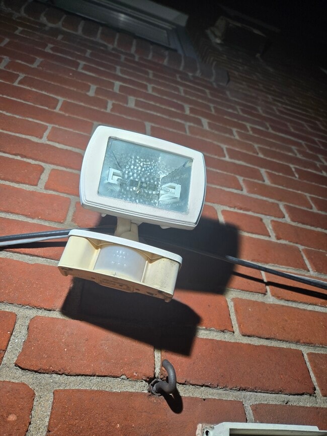 Building Photo - 2445 Brookwood St