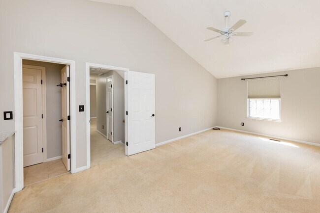 Building Photo - 5952 Sachem Ct