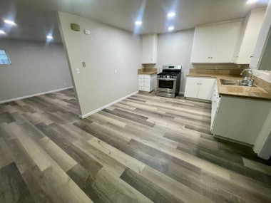 Building Photo - Spacious 4 bed, 3 bath Home featuring TWO ...