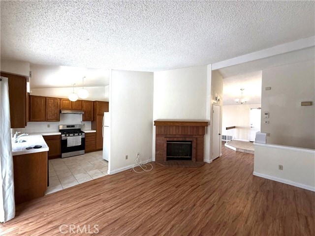 Building Photo - 20245 E Yale Dr