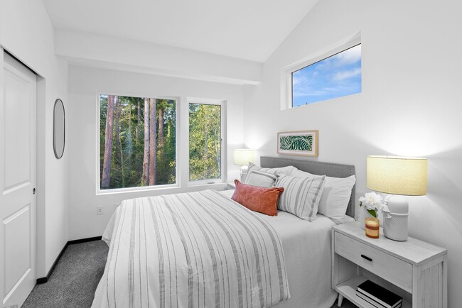 Building Photo - Wintersweet Townhome on Bainbridge Island