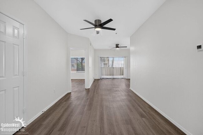 Building Photo - Beautiful 2Bdm 2Ba Condo with Community Pool in Glendale!