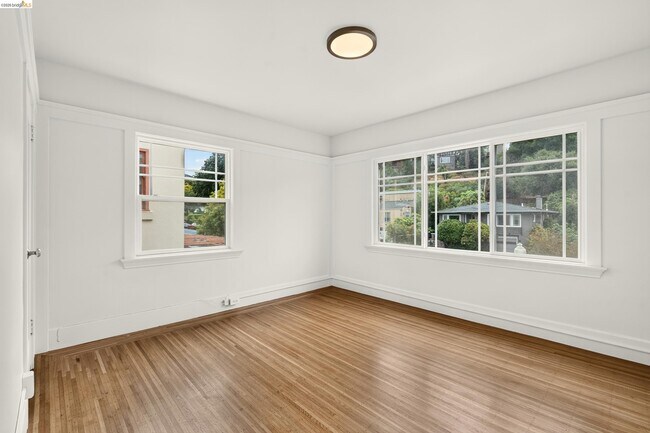 Building Photo - 846 Mandana Blvd