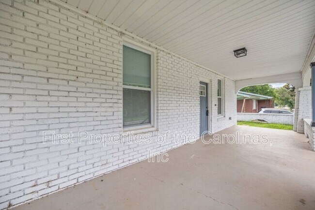 Building Photo - 113 Brawley St