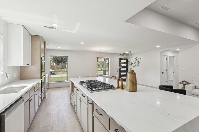 Building Photo - 12540 High Meadow Dr